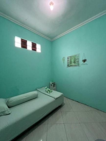 Postel nebo postele na pokoji v ubytování Bronk House 1 Malioboro