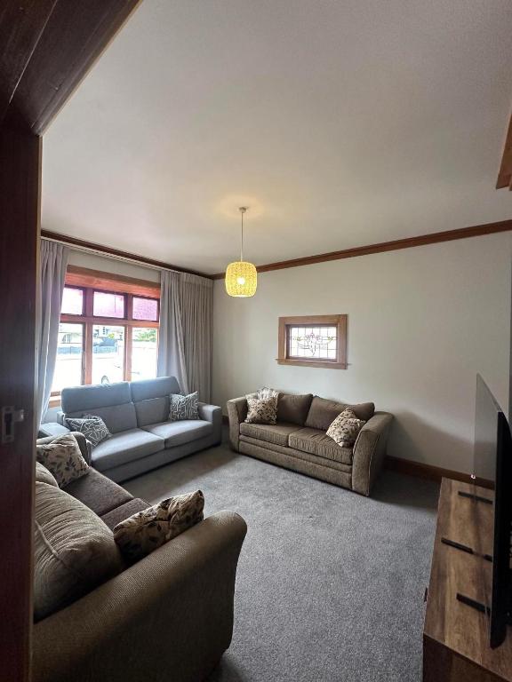 Posezení v ubytování Central 3bedroom home