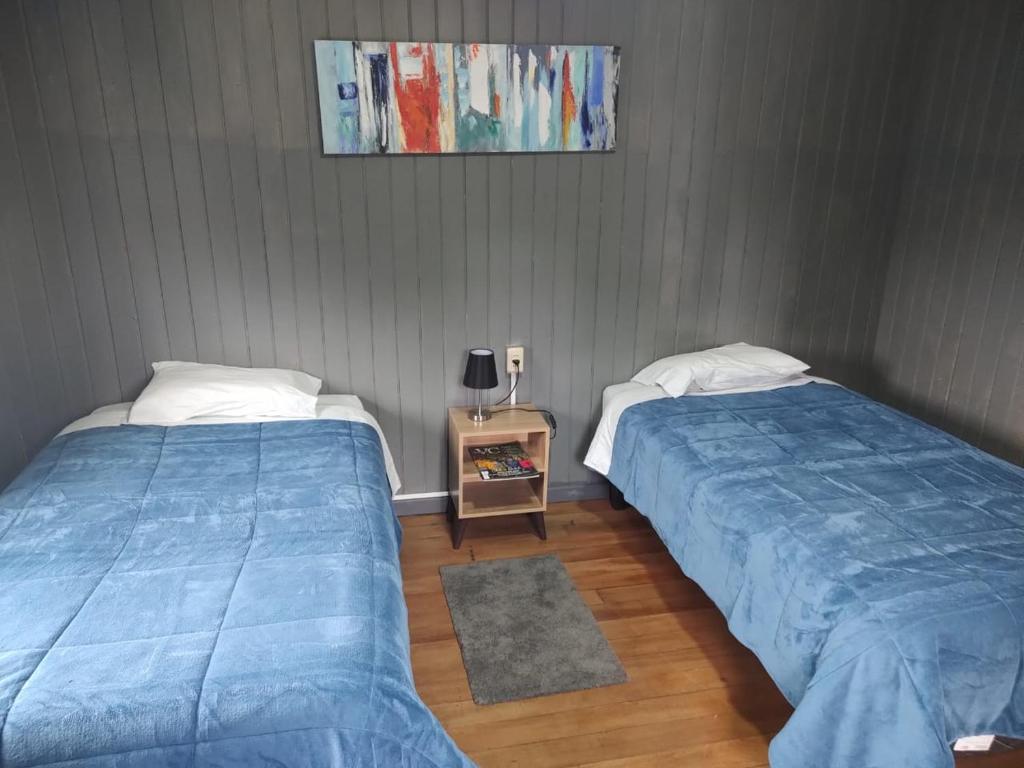 Postel nebo postele na pokoji v ubytování Hostal La Casona Ensenada con parking