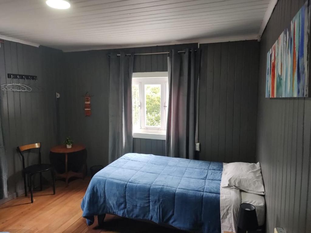 Postel nebo postele na pokoji v ubytování Hostal La Casona Ensenada con parking