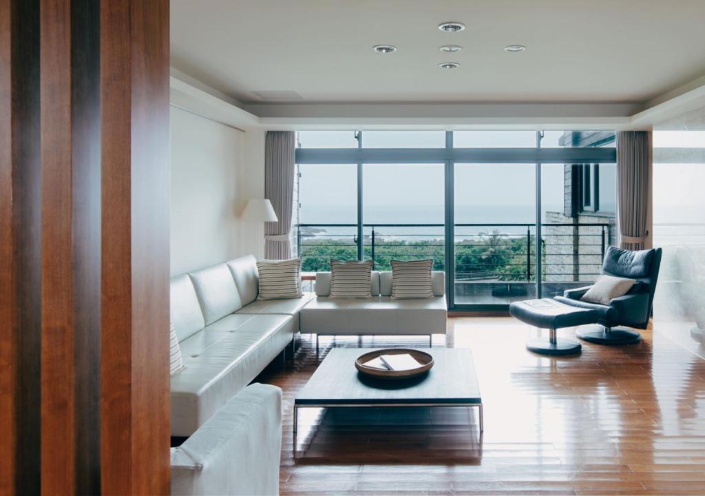 a living room with a couch and a table at Adagio Shihtiping in Fengbin