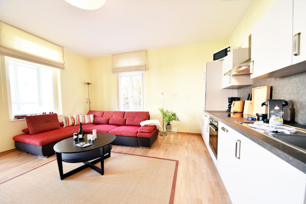 Кухня или мини-кухня в Ferienwohnung "Seestern" in der Villa Odin Sellin
