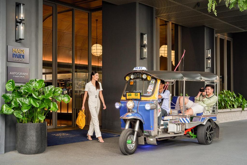 Madi Paidi Bangkok, Autograph Collection - Resim 15