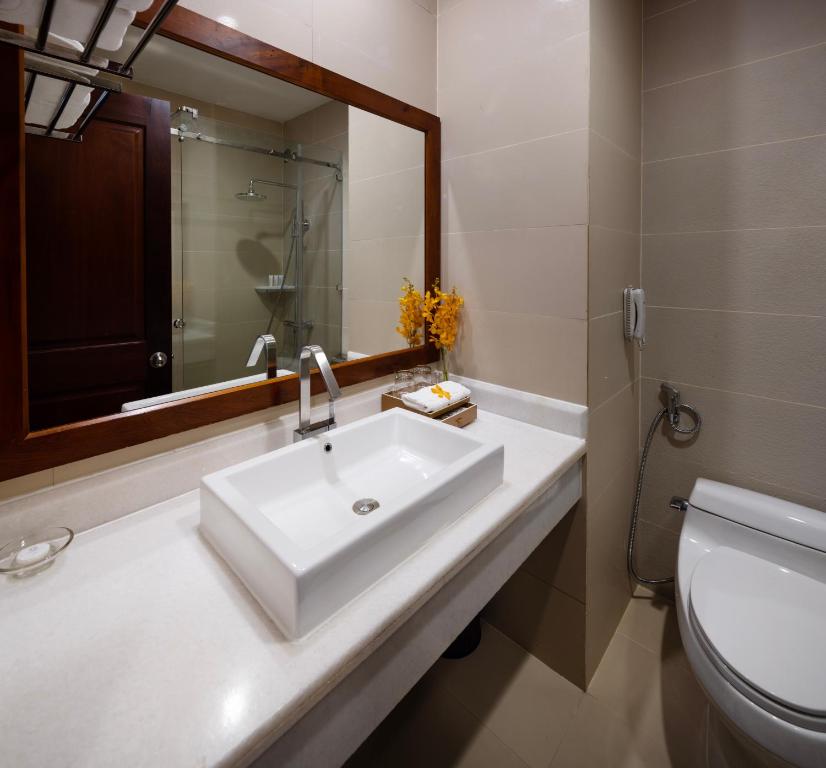 Suite Junior 2 Người + Minibar Miễn Phí
