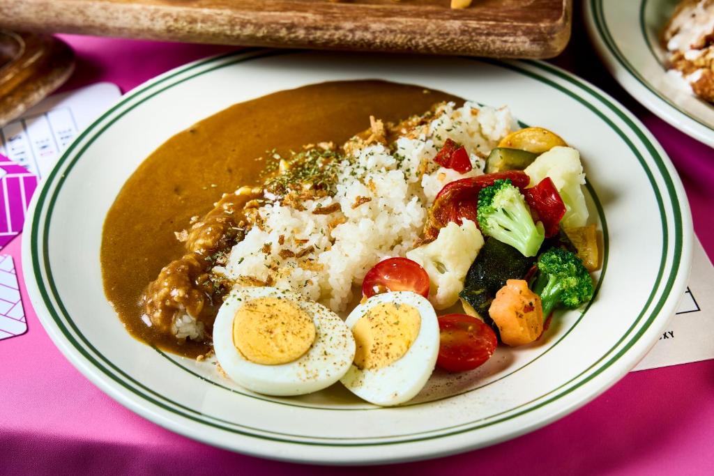 ホテルの敷地内または近くでの食事または食べ物