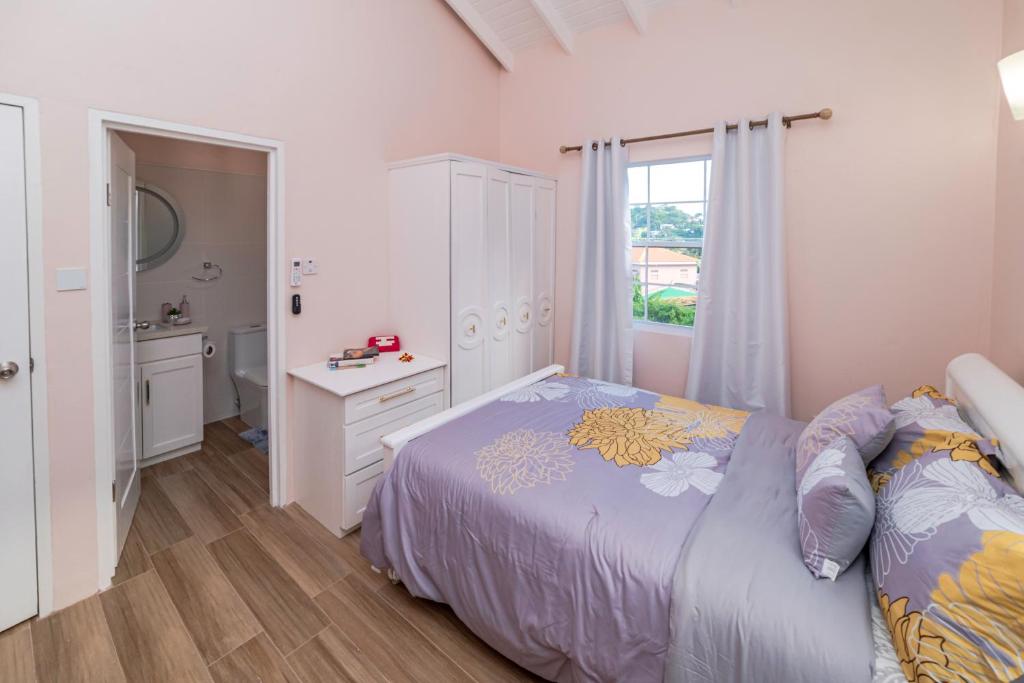 Postel nebo postele na pokoji v ubytování Zaydens Place