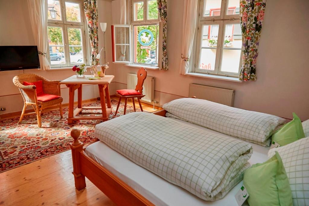 Postel nebo postele na pokoji v ubytování Hotel Weisses Ross