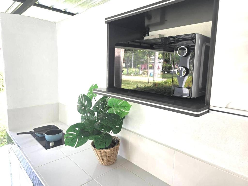TV a/nebo společenská místnost v ubytování Baan Golden Resort & Residences