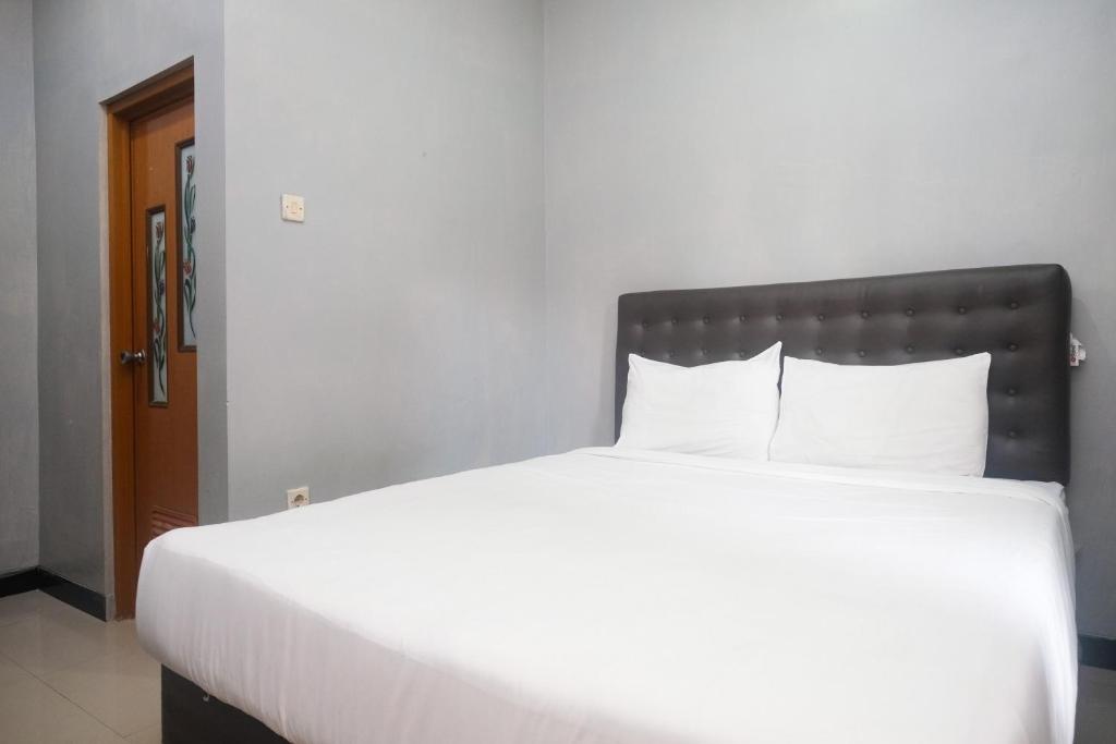 Postel nebo postele na pokoji v ubytování Al Abror Homestay Mandala Krida Mitra RedDoorz