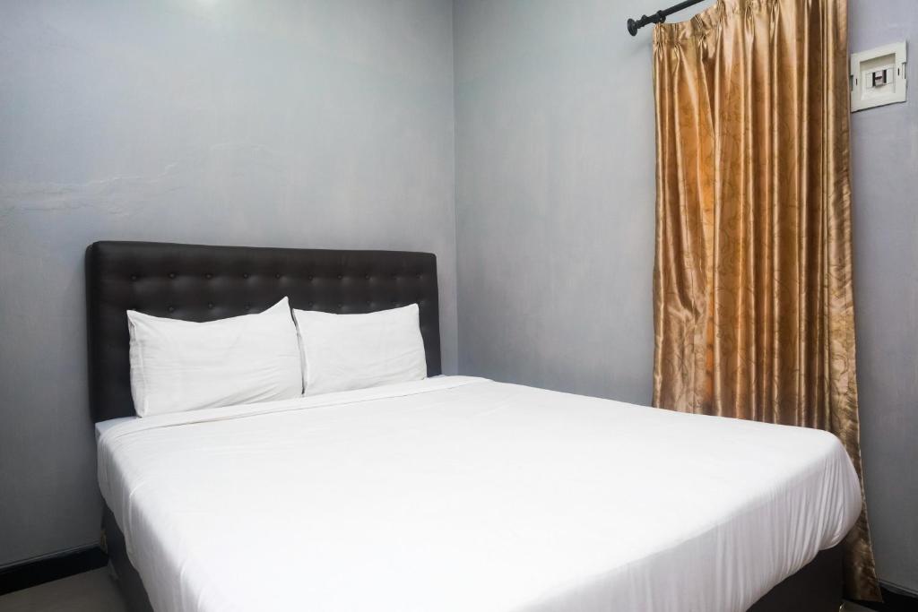 Postel nebo postele na pokoji v ubytování Al Abror Homestay Mandala Krida Mitra RedDoorz