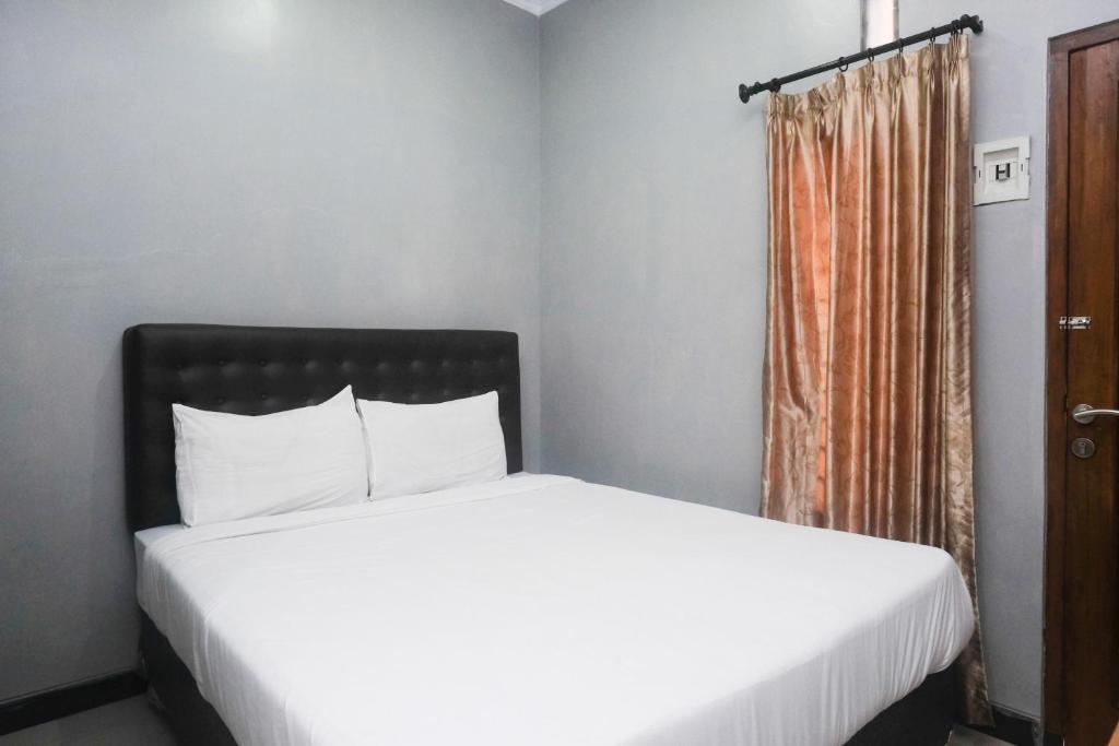 Postel nebo postele na pokoji v ubytování Al Abror Homestay Mandala Krida Mitra RedDoorz