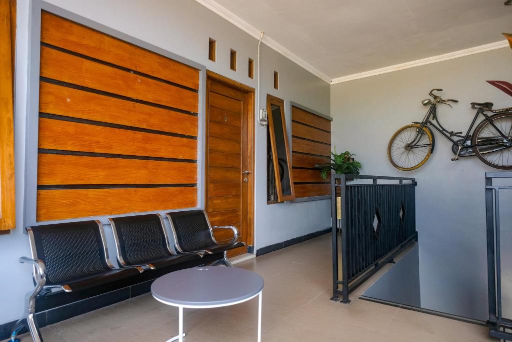 Kuchyň nebo kuchyňský kout v ubytování Al Abror Homestay Mandala Krida Mitra RedDoorz