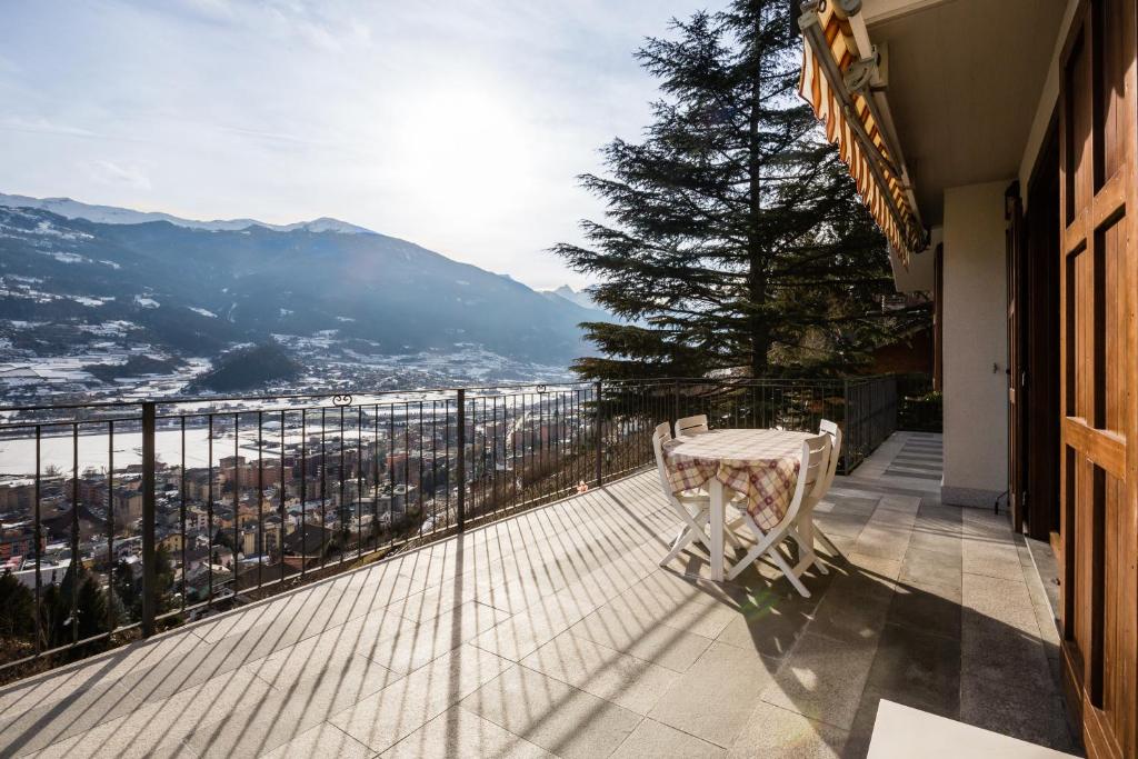 Zdjęcie z galerii obiektu Appartamenti Bioula CIR Aosta n 0247 w Aoście