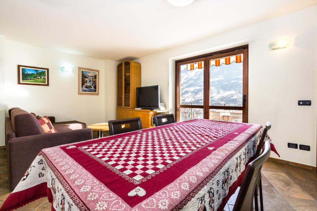 Zdjęcie z galerii obiektu Appartamenti Bioula CIR Aosta n 0247 w Aoście