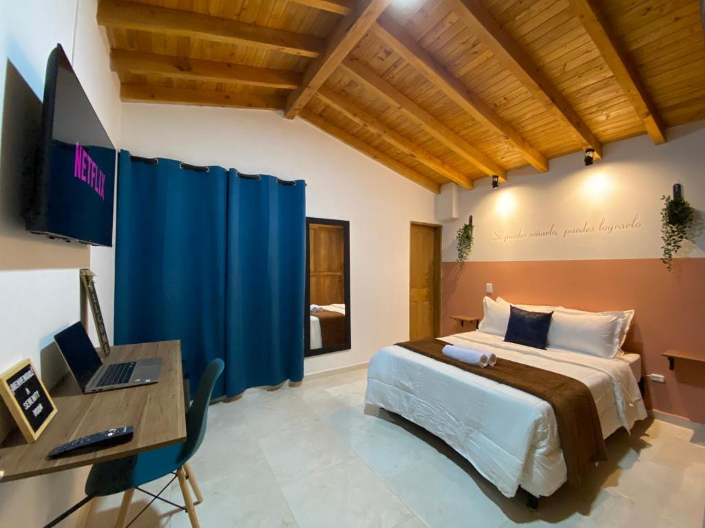 Postel nebo postele na pokoji v ubytování Serenity Room - a solo una cuadra del parque