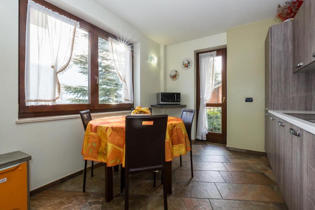 Zdjęcie z galerii obiektu Appartamenti Bioula CIR Aosta n 0247 w Aoście