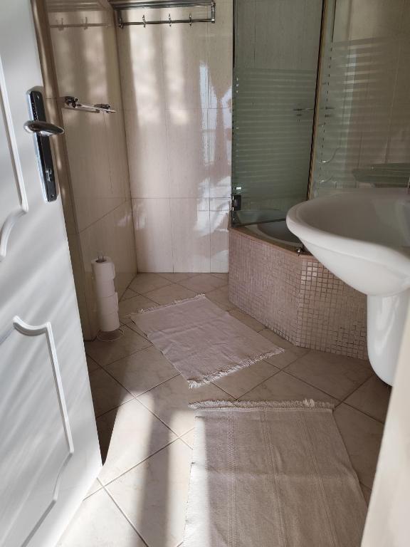 Koupelna v ubytování Home stay - FOR FEMALE ONLY GUESTS -ممنوع دخول الرجال