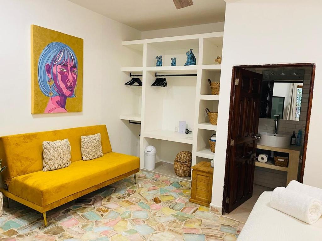 Posezení v ubytování Private Room in a Boho House N1