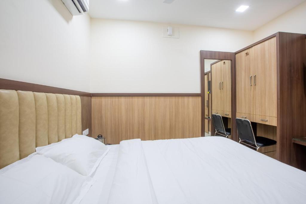 Postel nebo postele na pokoji v ubytování Hotel PRM Aruna Archadia