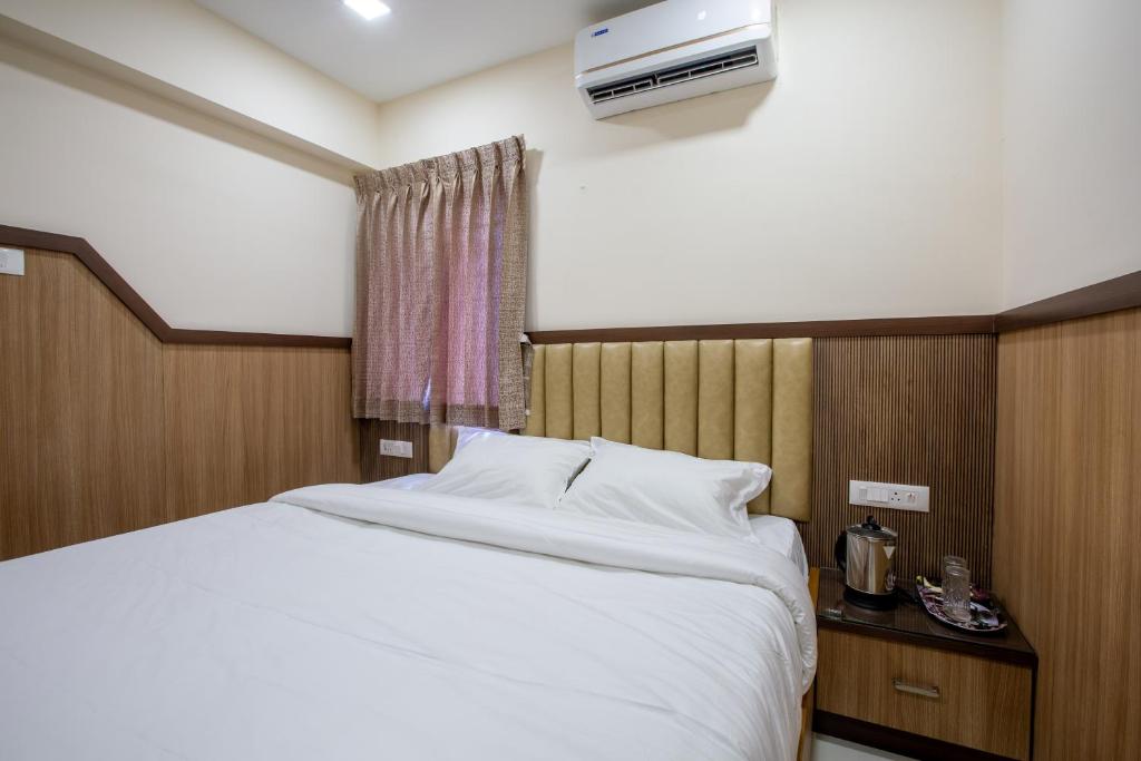 Postel nebo postele na pokoji v ubytování Hotel PRM Aruna Archadia