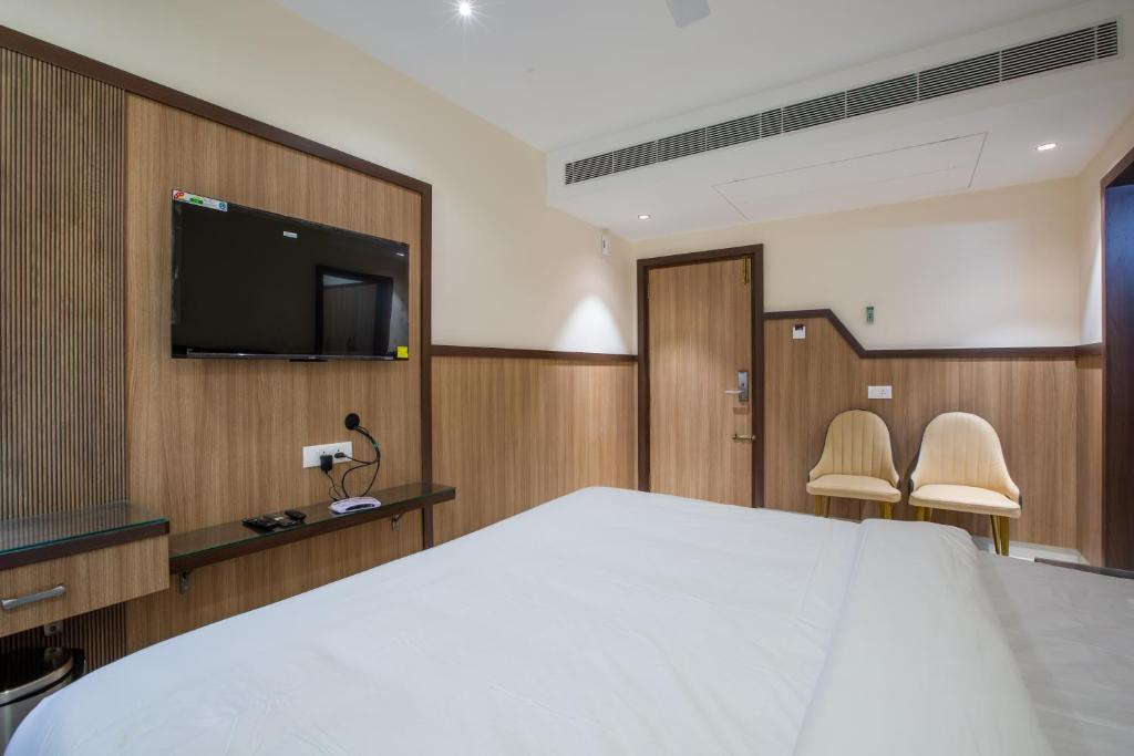 TV a/nebo společenská místnost v ubytování Hotel PRM Aruna Archadia