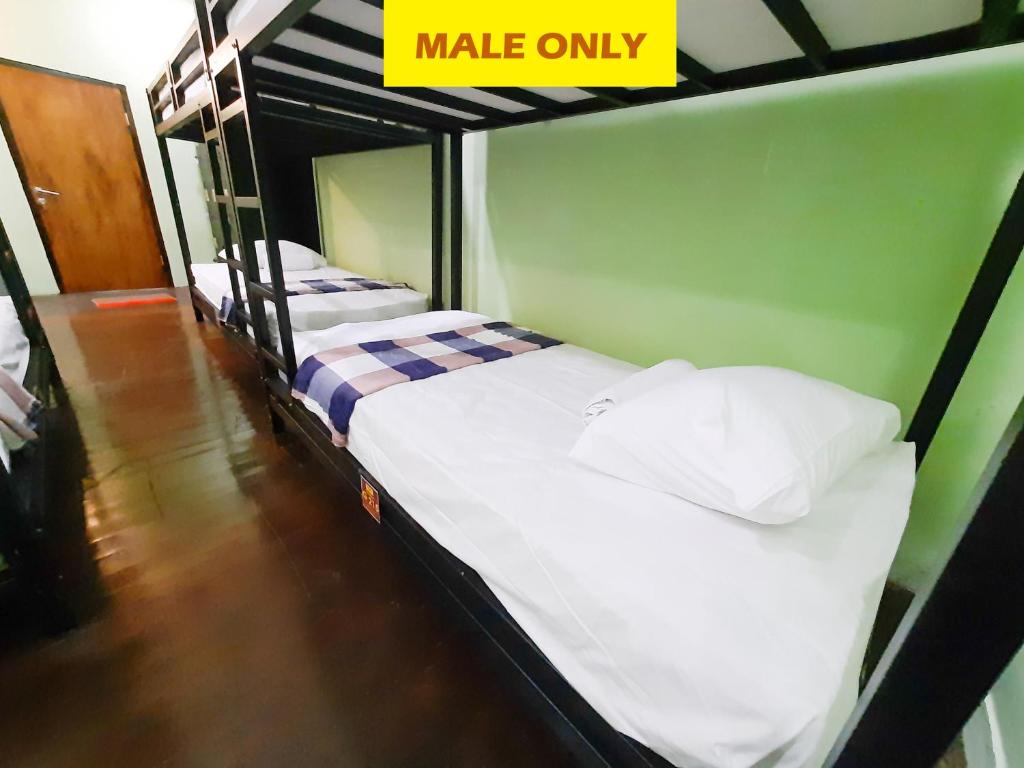 Postel nebo postele na pokoji v ubytování The Legian 777