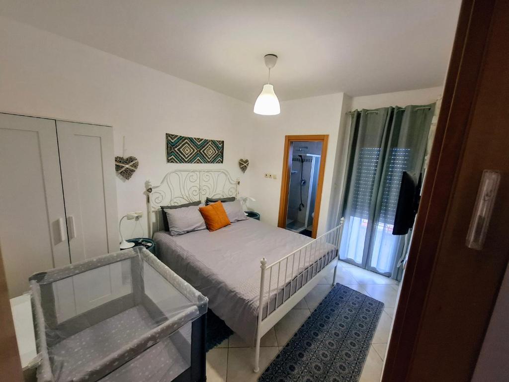 Ein Bett oder Betten in einem Zimmer der Unterkunft shohamseaview