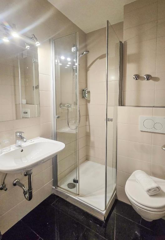 Koupelna v ubytování Hotel zur Moselbrücke