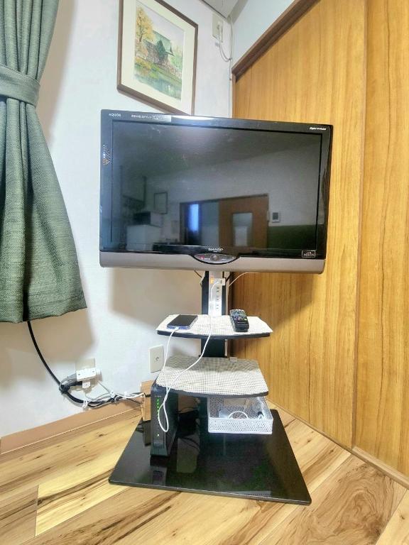 TV a/nebo společenská místnost v ubytování 古民家　鈴乃家～SUZUNOYA　８名まで滞在可　船橋駅の隠れ宿