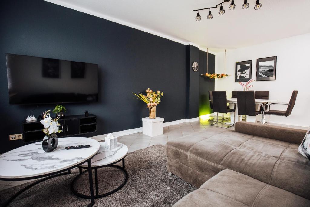 Posezení v ubytování bold & black - balcony - Netflix - Wifi - 5 Person