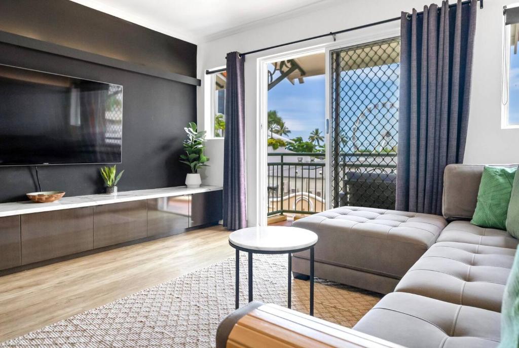 Χώρος καθιστικού στο Porta Bella - Euro Elegance meets Modern Flair