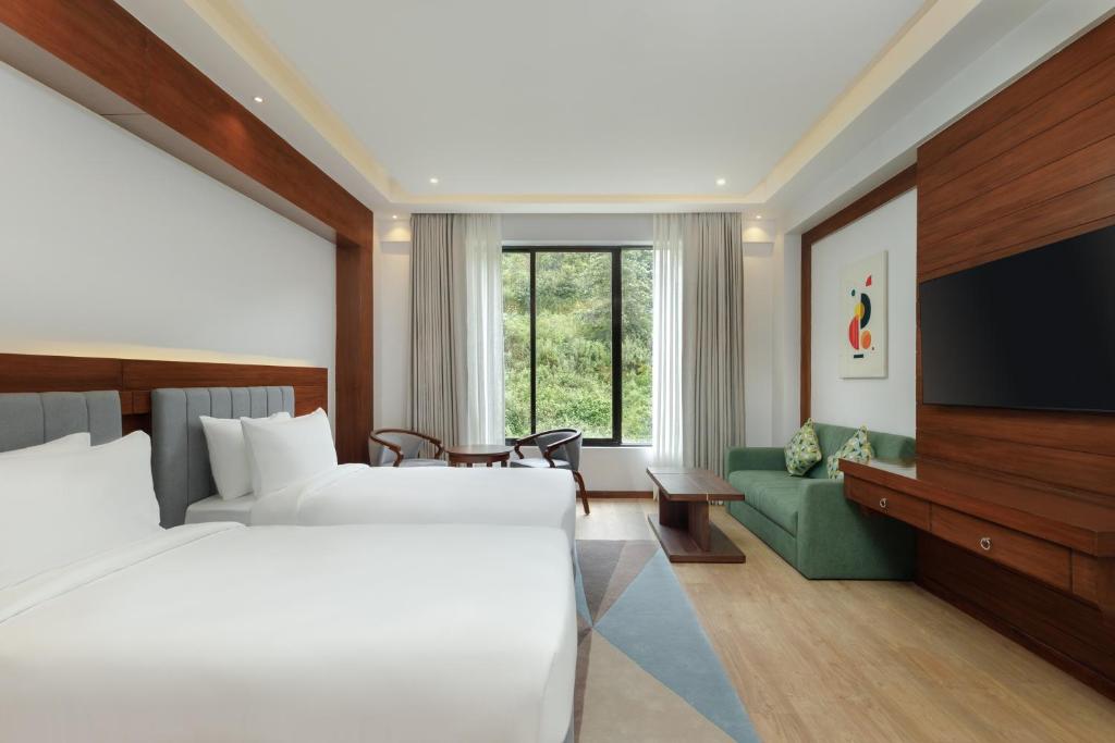 Postel nebo postele na pokoji v ubytování Holiday Inn Resort Kathmandu Budhanilkantha by IHG