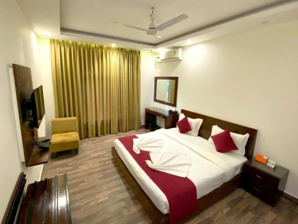 Postel nebo postele na pokoji v ubytování Sukhmantra Resort & Spa - Candolim Goa
