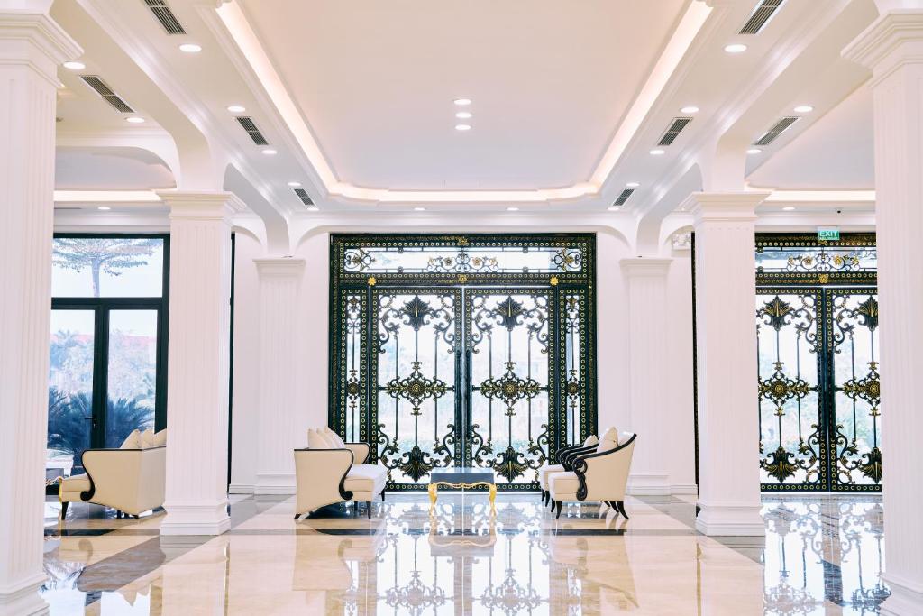 Không gian lobby Yarra Ocean Suites Danang mang phong cách hiện đại, tạo cảm giác thoải mái ngay từ khi du khách nhận phòng.