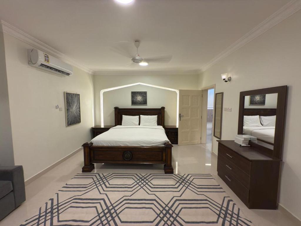 Postel nebo postele na pokoji v ubytování Salalah golden villa