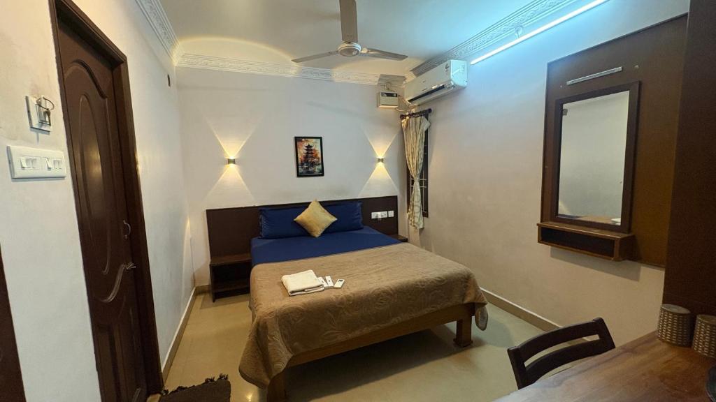 Postel nebo postele na pokoji v ubytování Nest Budget Inn
