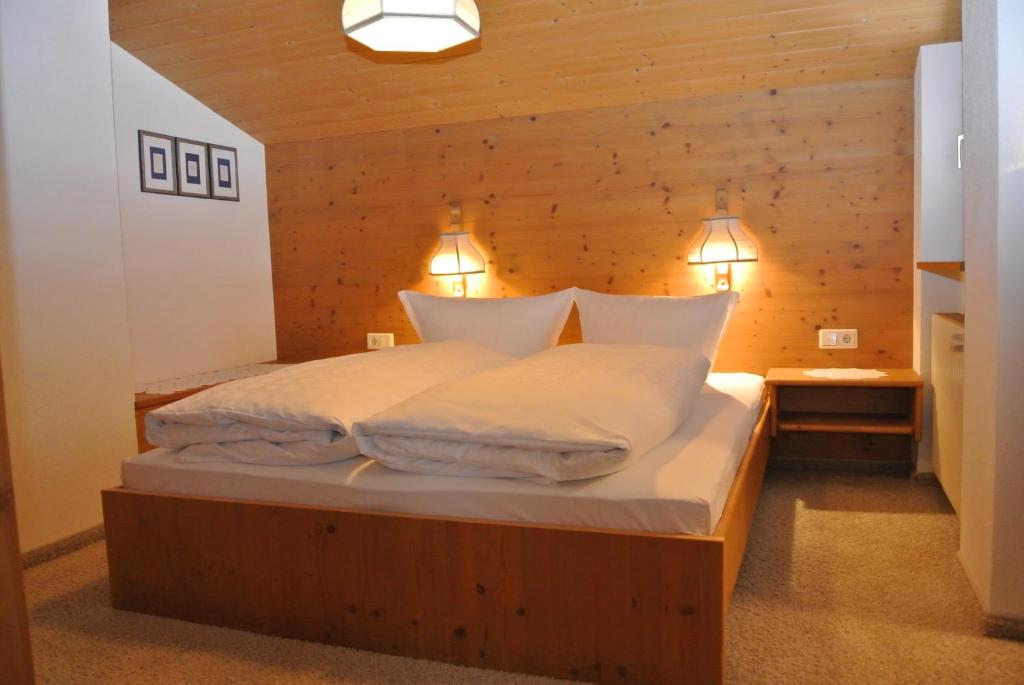 Postel nebo postele na pokoji v ubytování Haus Christopherus