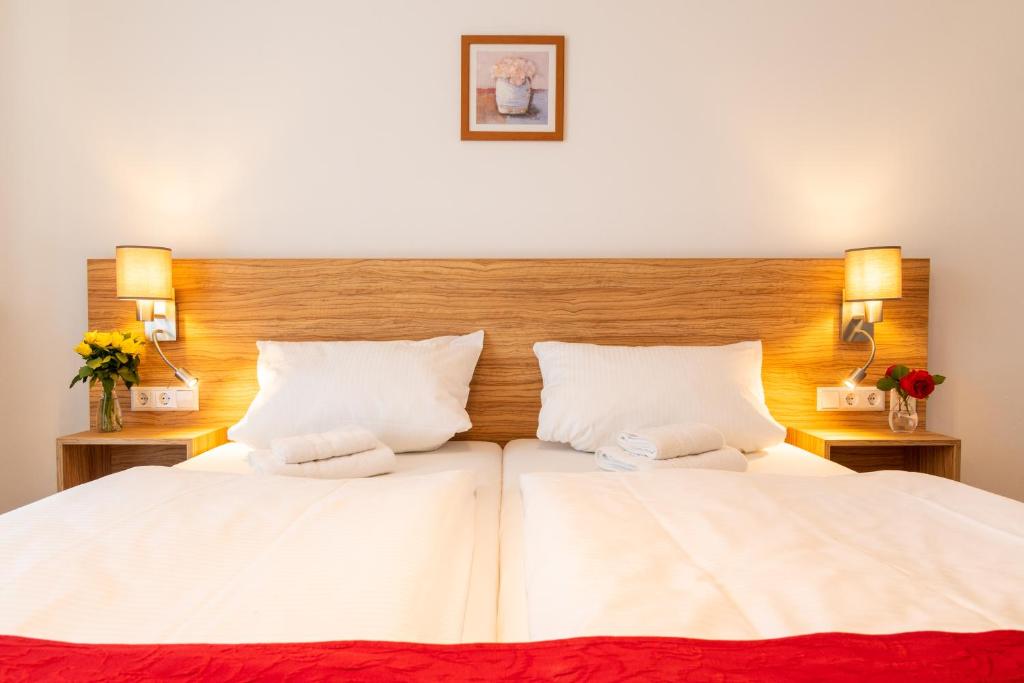 Postel nebo postele na pokoji v ubytování Akzent Hotel Am Burgholz