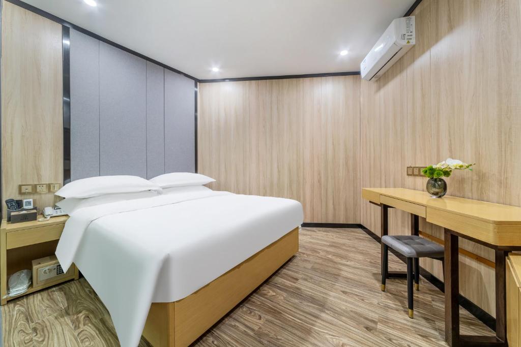 Postel nebo postele na pokoji v ubytování 泊汀酒店广州北京路步行街省中医店