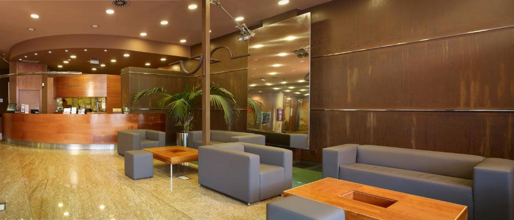 A seating area at Silken Monumental Naranco