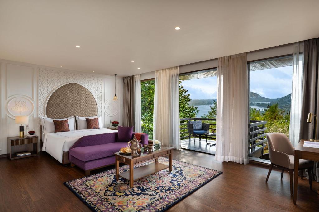 Nespecifikovaný výhled na hory nebo výhled na hory při pohledu z hotelu