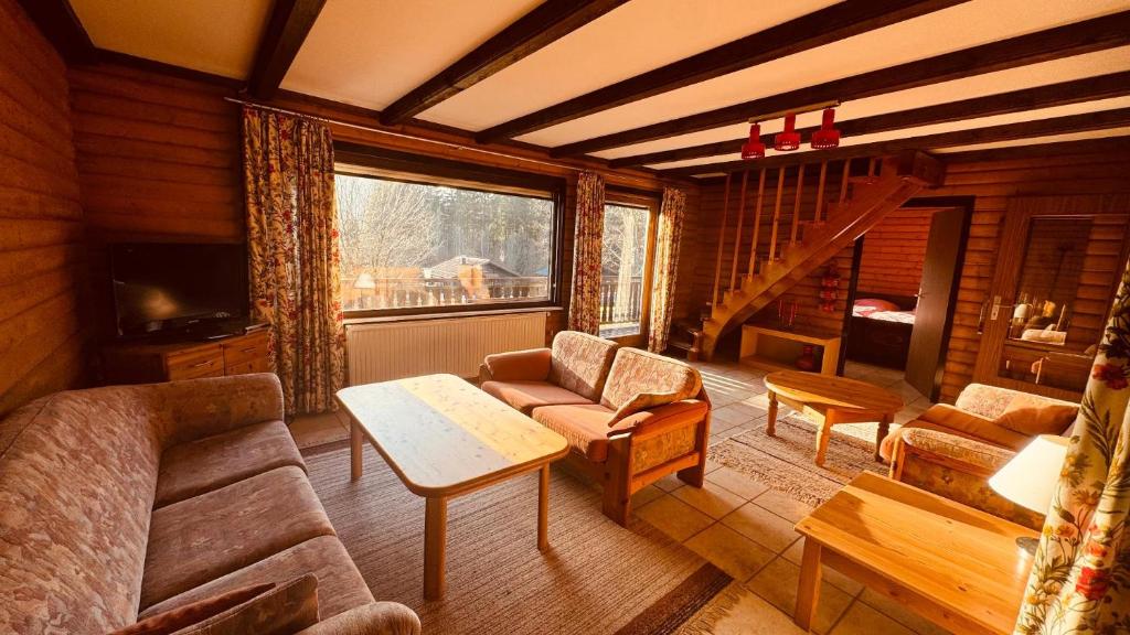 a living room with a couch and a table at Ferienwohnung Sonnenblick in Arrach in Arrach