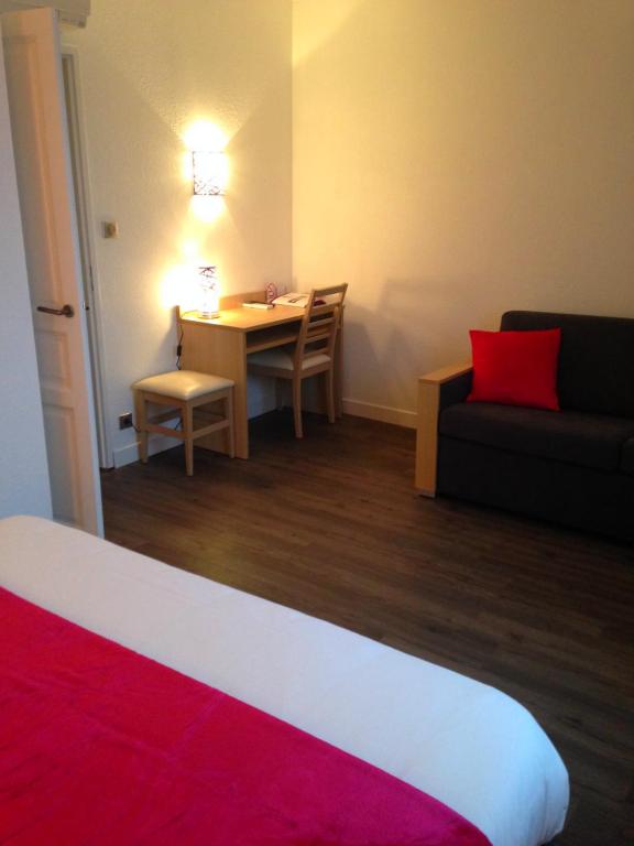 Postel nebo postele na pokoji v ubytování Hôtel Restaurant L'Evidence