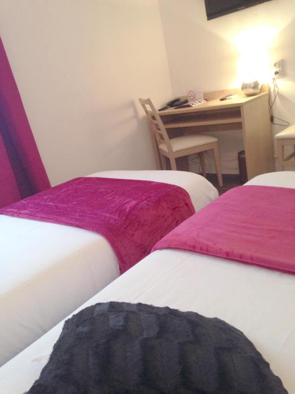 Postel nebo postele na pokoji v ubytování Hôtel Restaurant L'Evidence