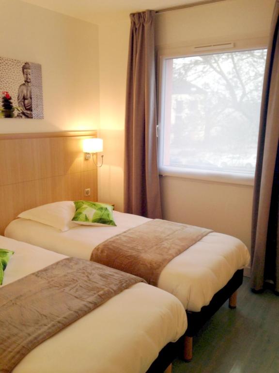Postel nebo postele na pokoji v ubytování Hôtel Restaurant L'Evidence