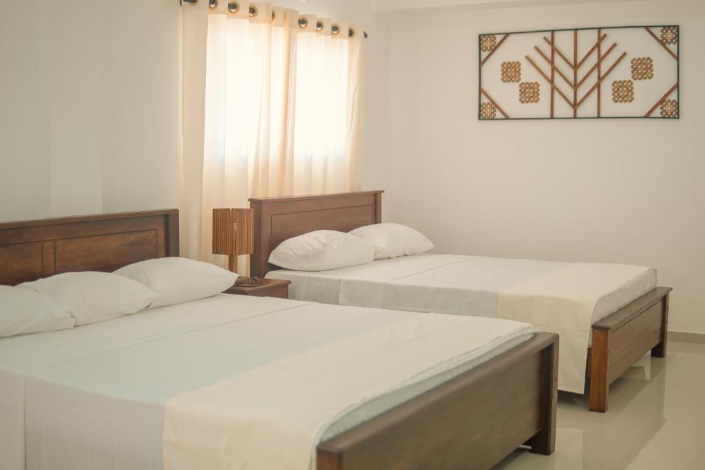 Letto o letti in una camera di R2 Guest - HIKKADUWA
