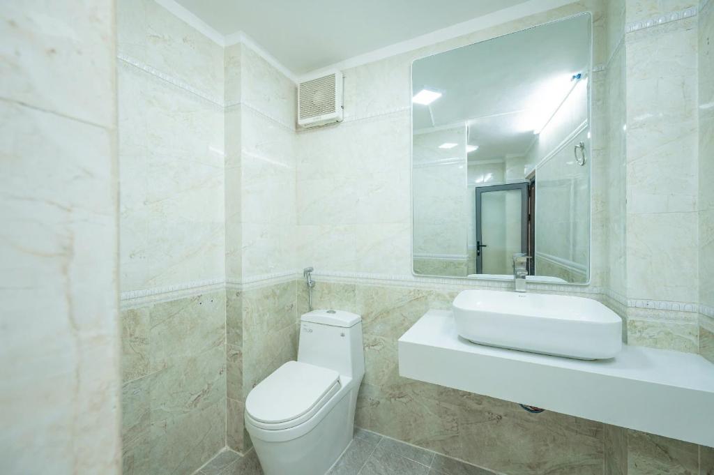 Koupelna v ubytování Q Hotel & Apartment Da Nang