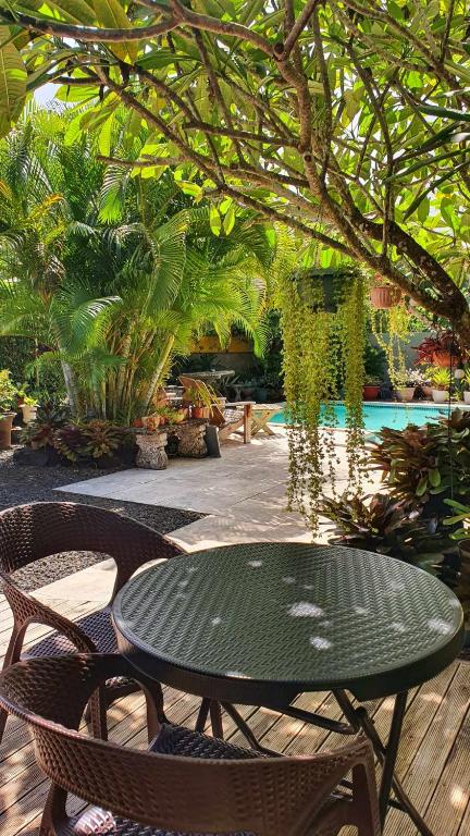 Bazén v ubytování Vaea Hotel Samoa nebo v jeho okolí