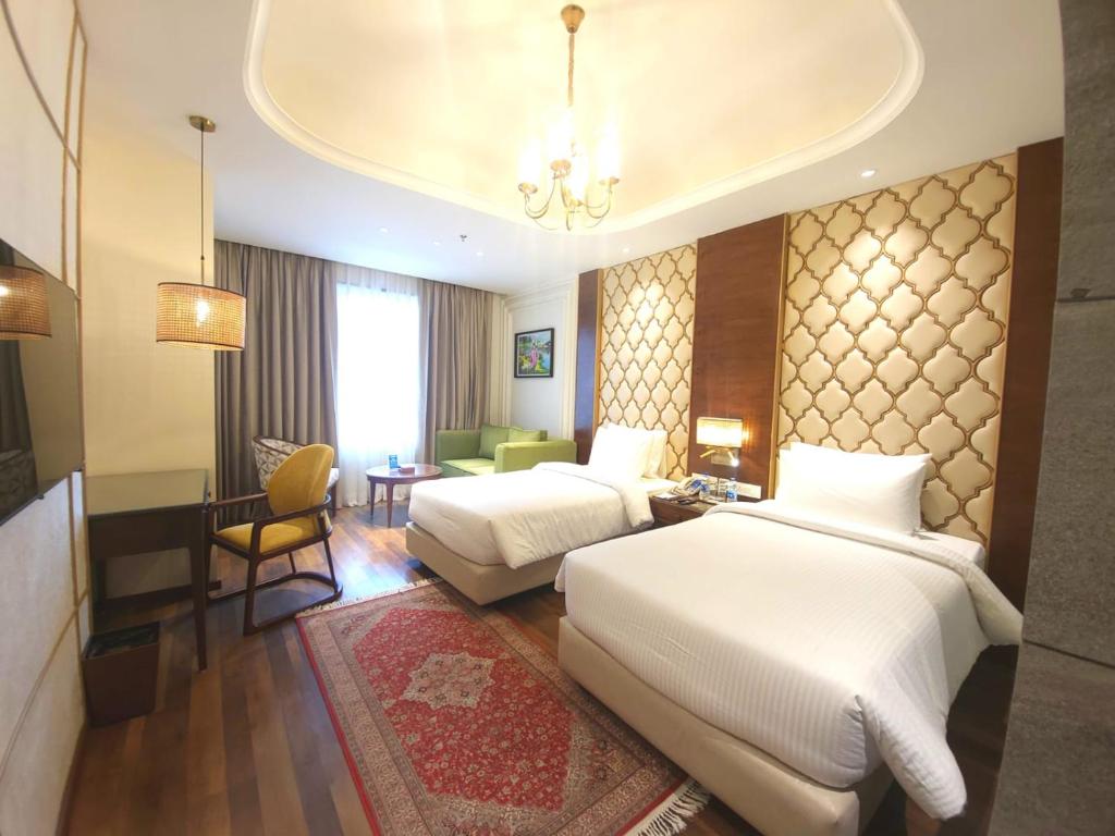Postel nebo postele na pokoji v ubytování Sarovar Premiere Srinagar