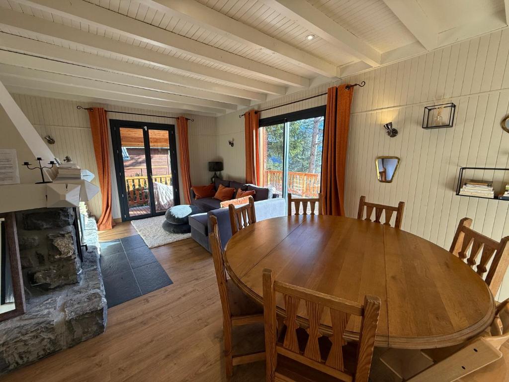 Posezení v ubytování Chalet avec Spa Magnifique vue